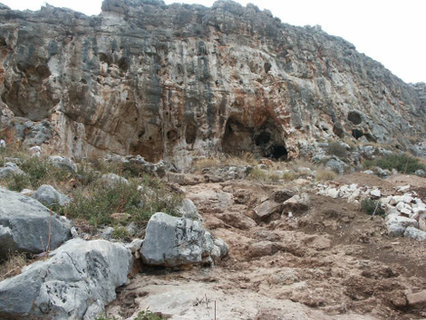 A view of the Misilya cave. (Image: Mina Weinstein-Evron, Haifa University)